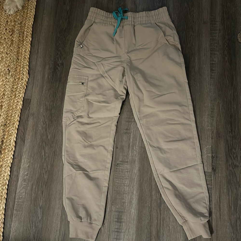 Figs tan Zamora jogger XS petite